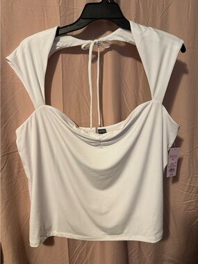 White open back top with tie detail Size
3XL #summer #festival